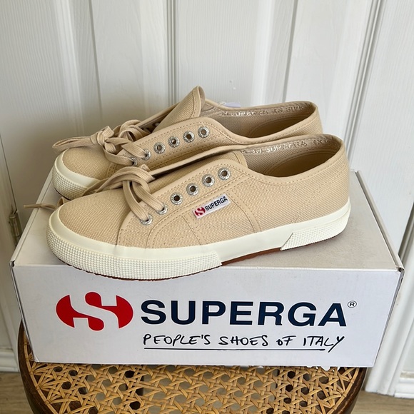 tan supergas